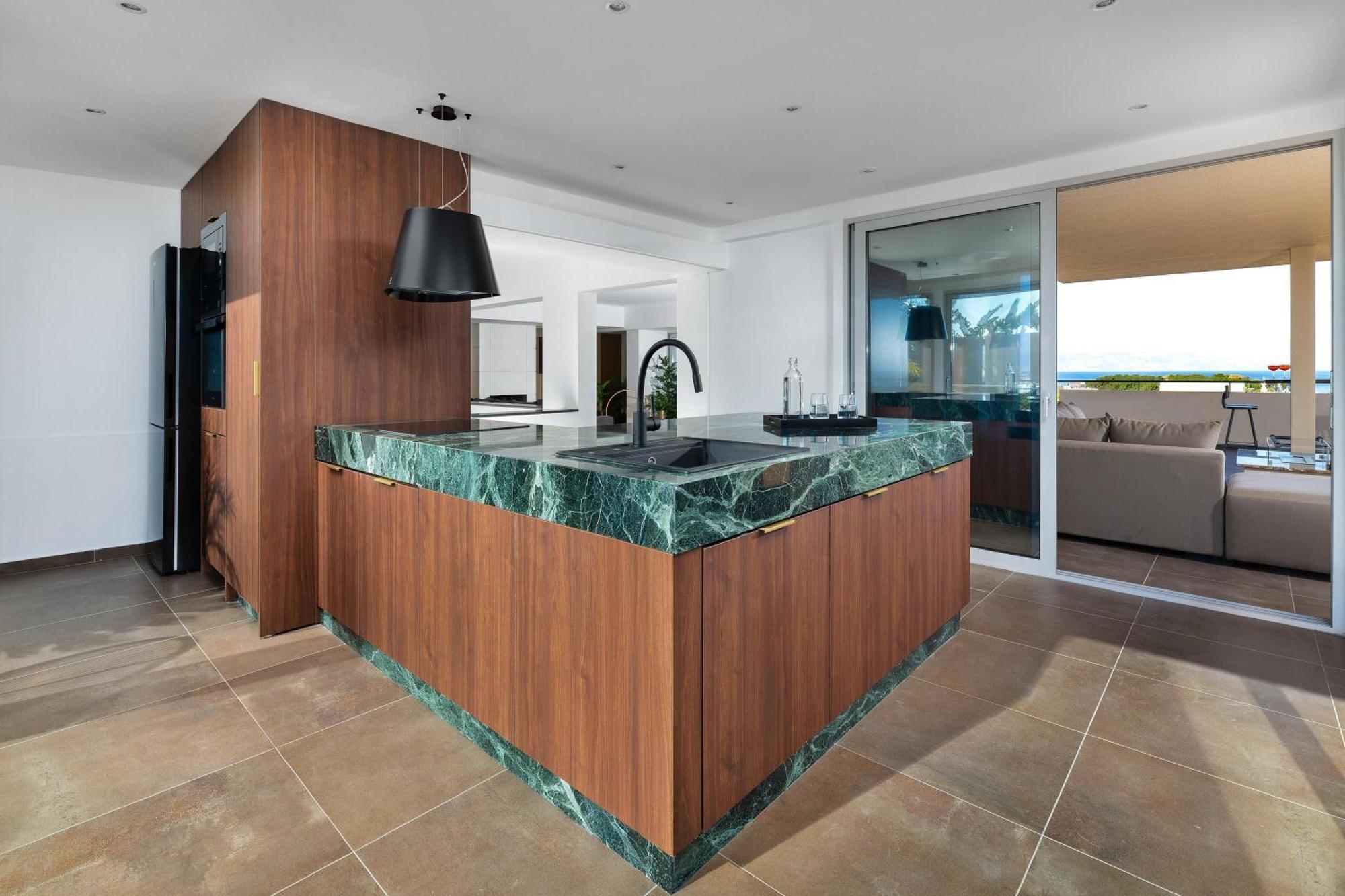 Hamilton Elite Penthouse Rhodes City