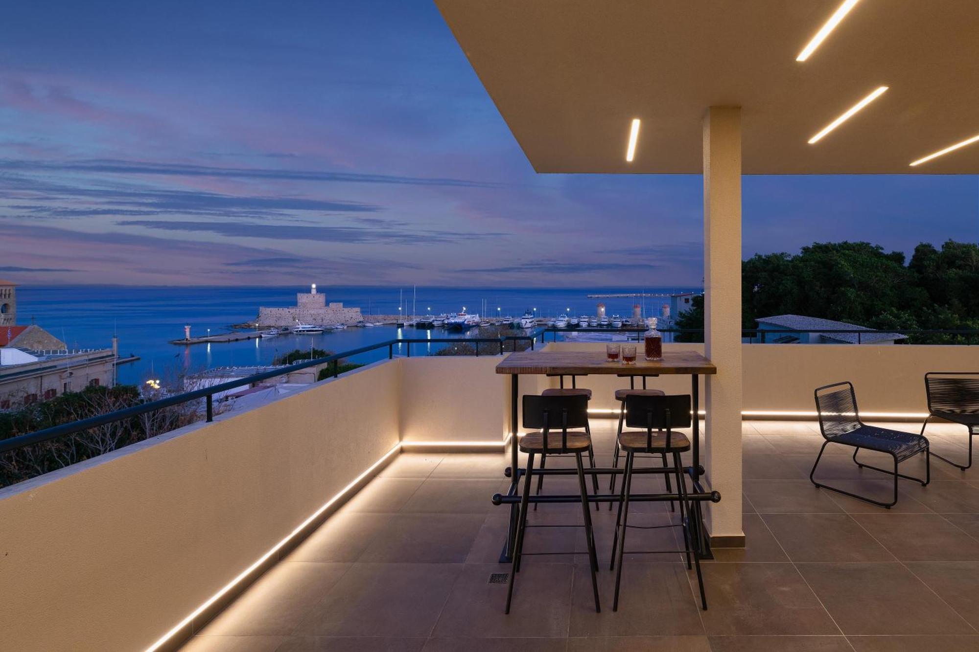 Hamilton Elite Penthouse Rhodes City
